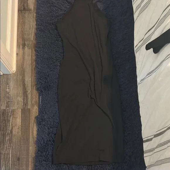 Elegant Black Sleeveless Dress - Picture 2 of 2